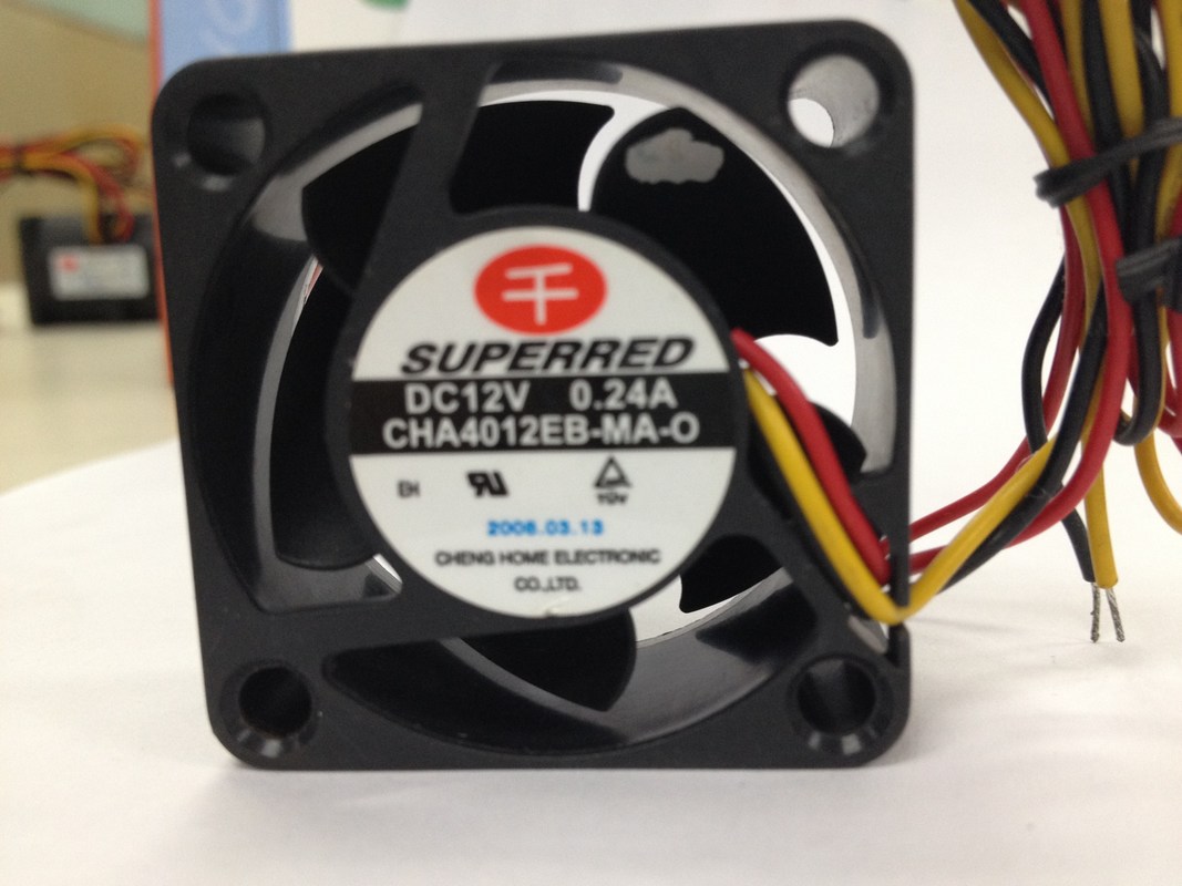 Couleur noire roulement à billes de ventilateur de C.C 12V 5V/palier manchon